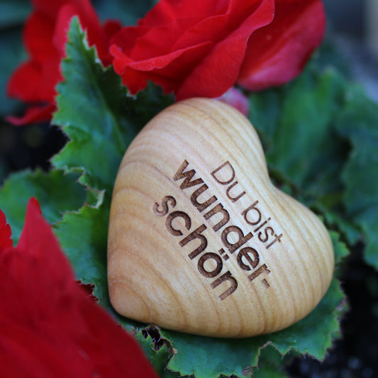 Holzherz aus Obstholz "Du bist wunderschön"