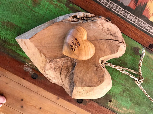 Handschmeichler Holzherzaus Obstholz "Du bist wertvoll!"