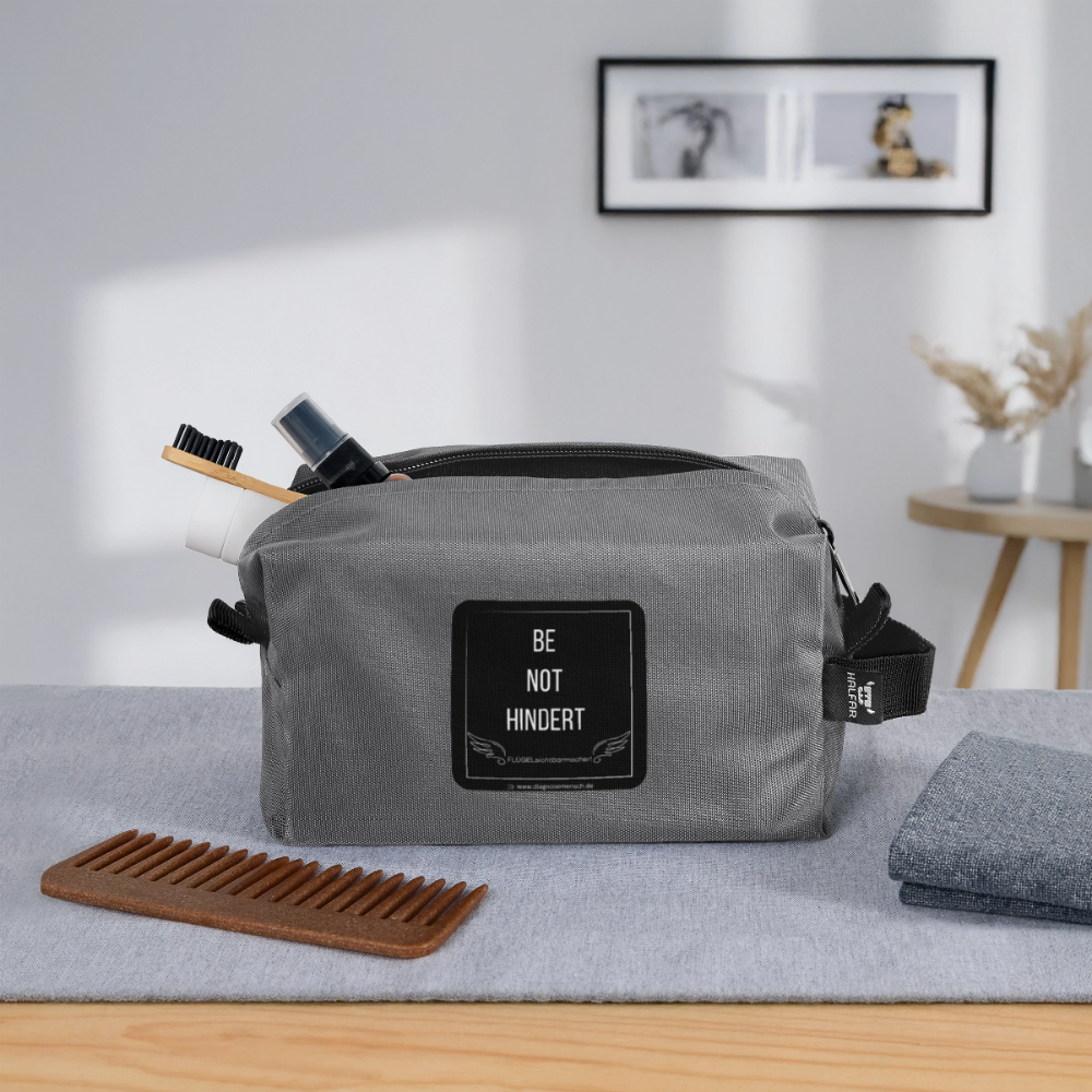 Recycelte Kulturtasche "BE NOT HINDER" - FLÜGELsichtbarmacher - Anthrazit